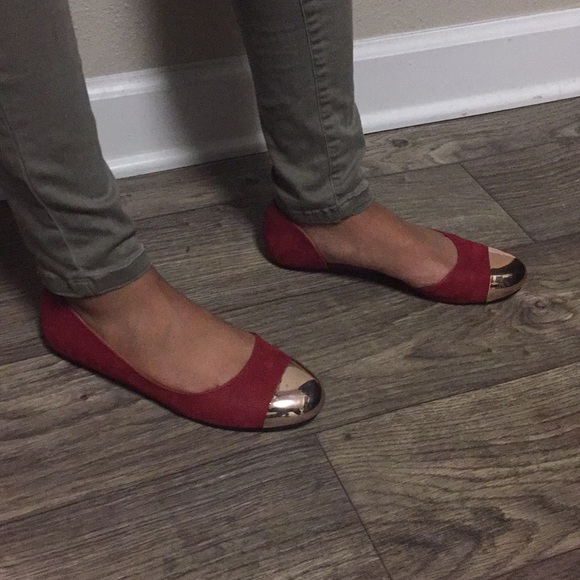 🌺Red flats with gold toe🌺 - Picture 6 of 6